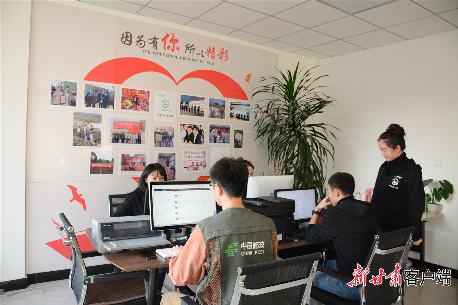 武威市邮政分公司天马邮E团队，乡村振兴，“邮”我助力，。新甘肃·甘肃日报记者 金奉乾摄.jpg