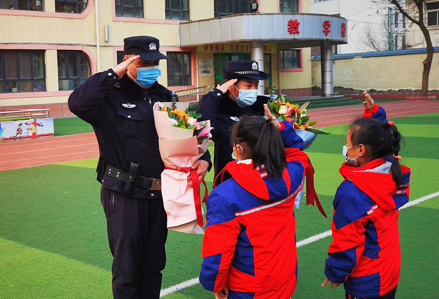 （8版）警察节(10853900)-20220112110633_极光看图