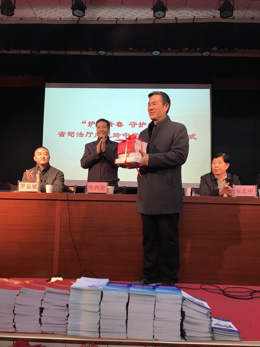 宪法宣传进校园.jpg