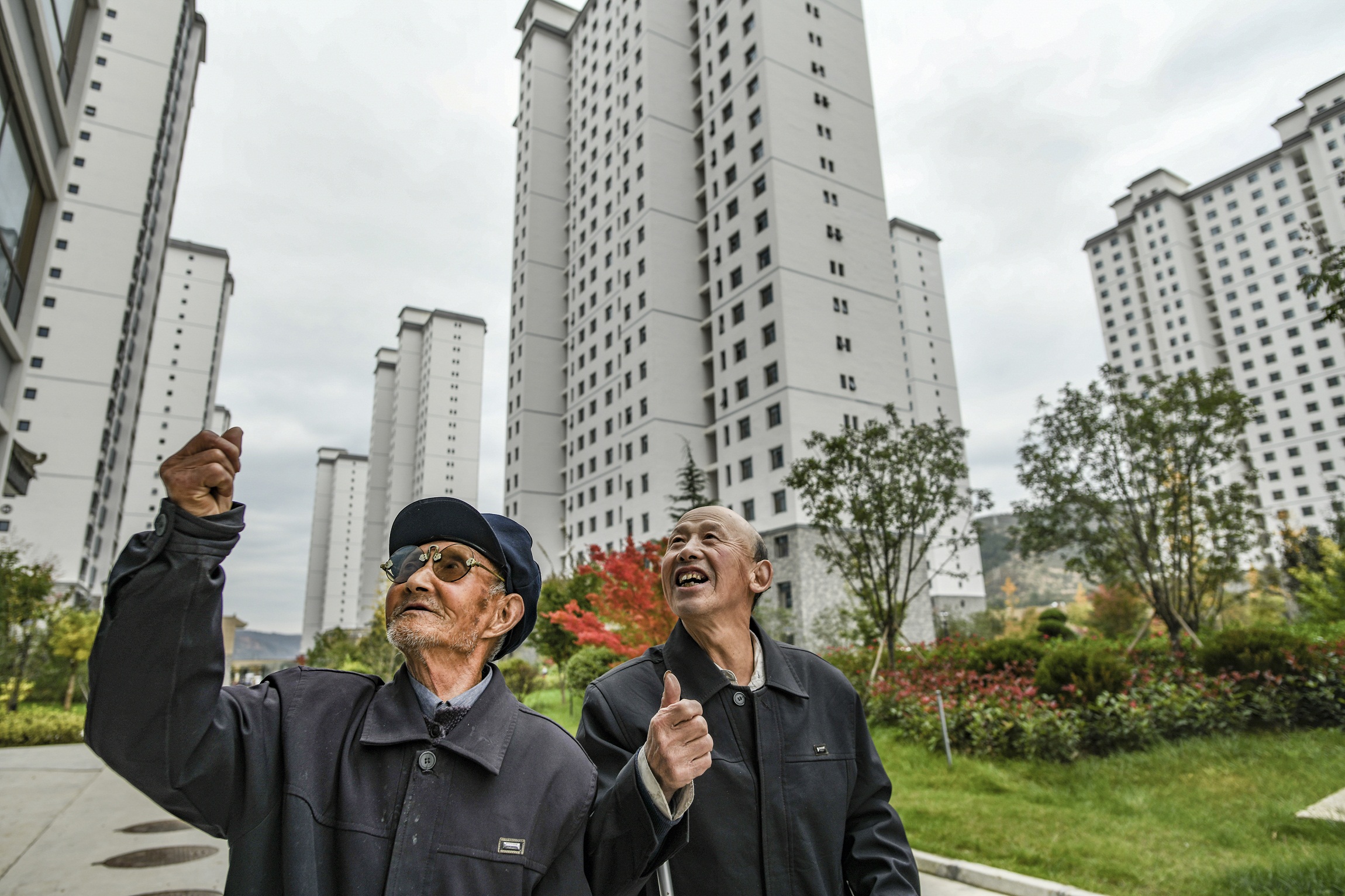 《天水秦州区藉口镇李关弯村国务院扶贫住宅》 左竹林 摄.jpg