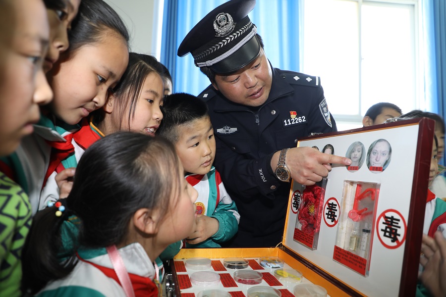 （Y，图片新闻安定交警.jpg