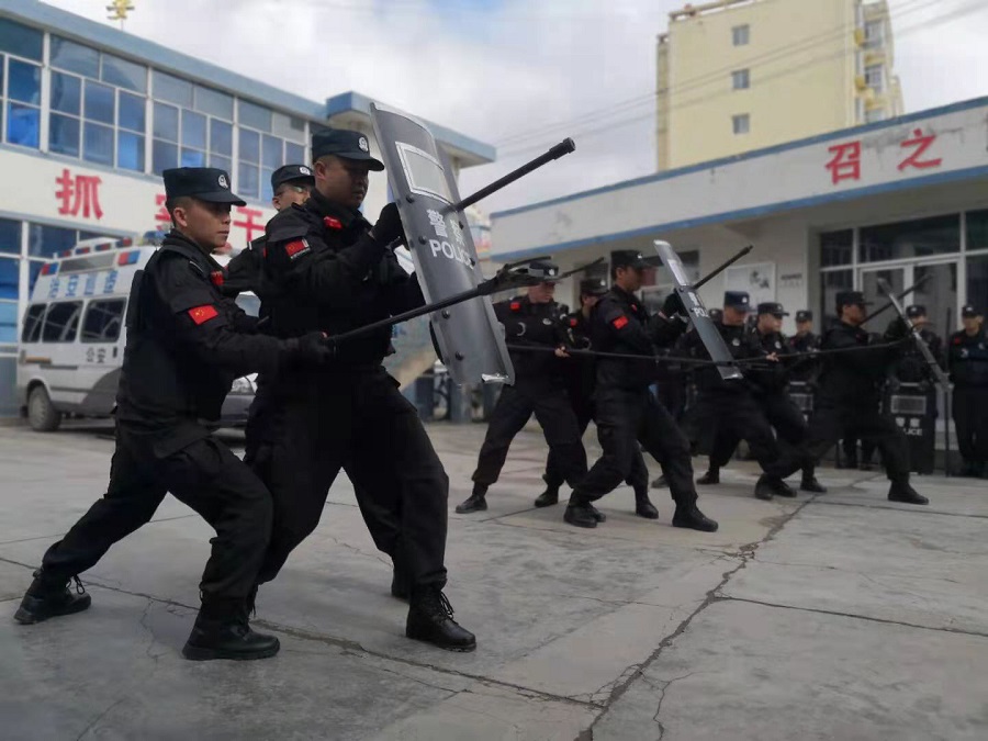（Y，文_图）《铸忠诚警魂 砺巡防精兵.jpg