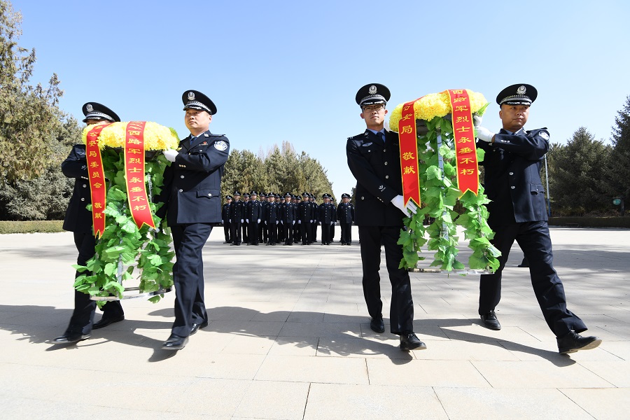 Y传承红色基因 弘扬革命精神.jpg