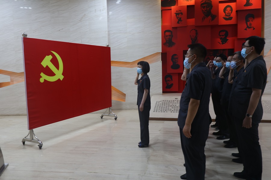 Y（199期法院风采图说）榆中法院干警赴(9421690)-20210706210109.JPG