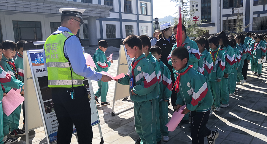 （Y，校园与法，配图，让学生们健康快乐成(10050377)-20210923220515