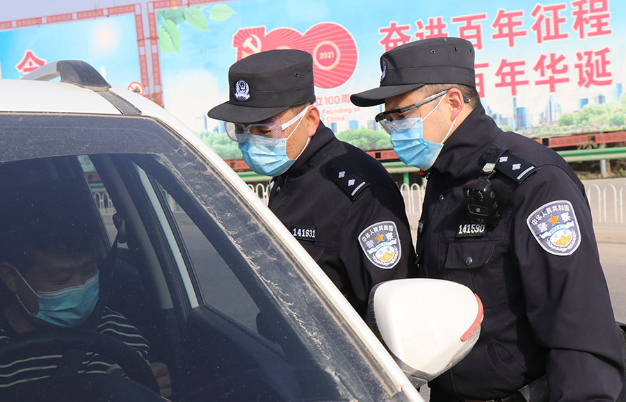 Y 挺起疫情防控坚强“脊梁”3(10376100)-20211101185453