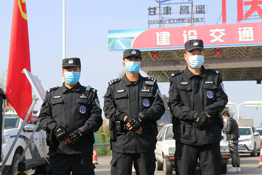 Y  挺起疫情防控坚强“脊梁”4(10376103)-20211101185014