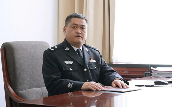 要真学笃学，学出绝对忠诚白银区副区长、白银公安分局党委书记、局长侯哲