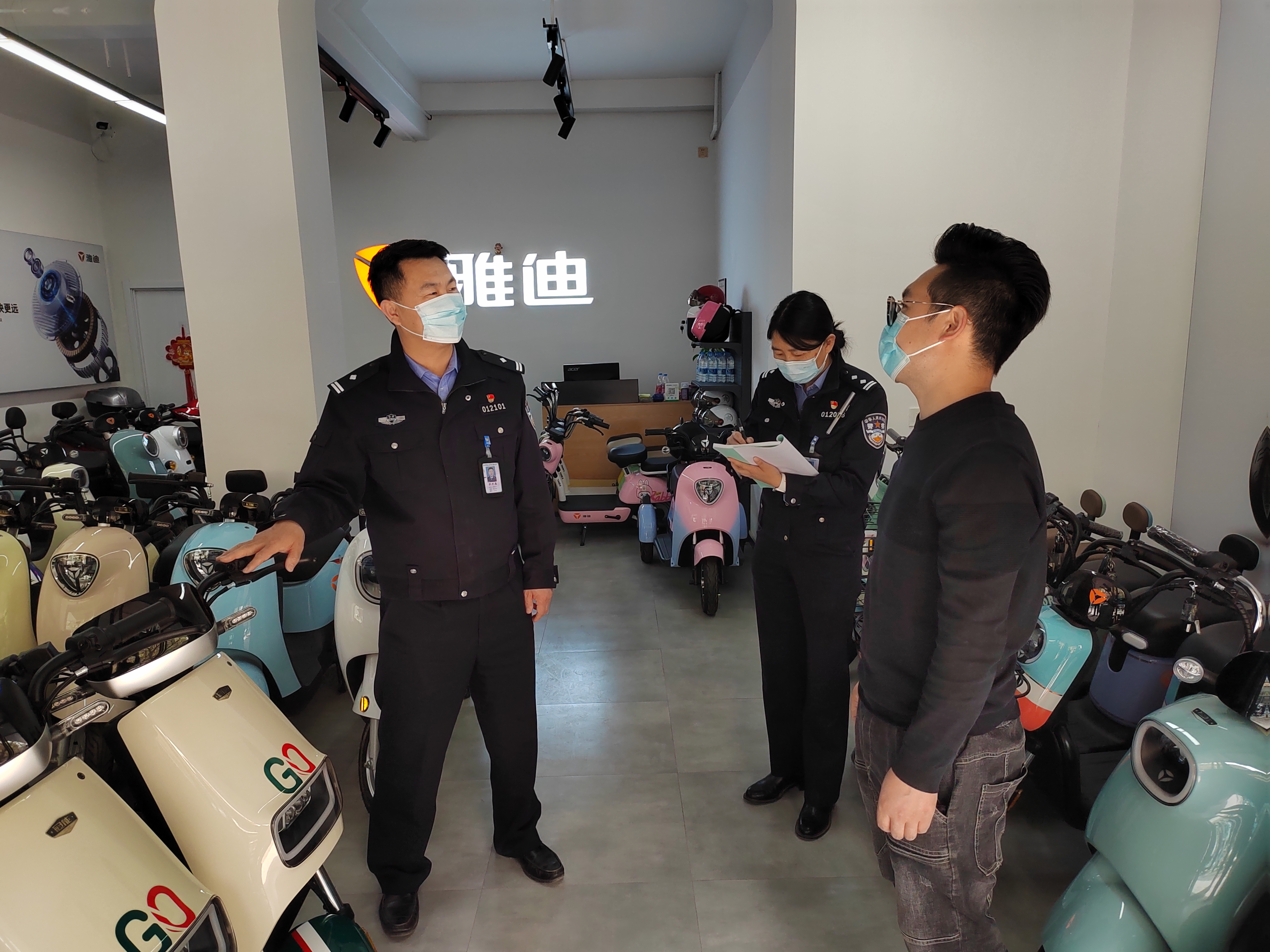 AqY图片新闻1：加强非机动车专项整治(12422444)-20220419214810