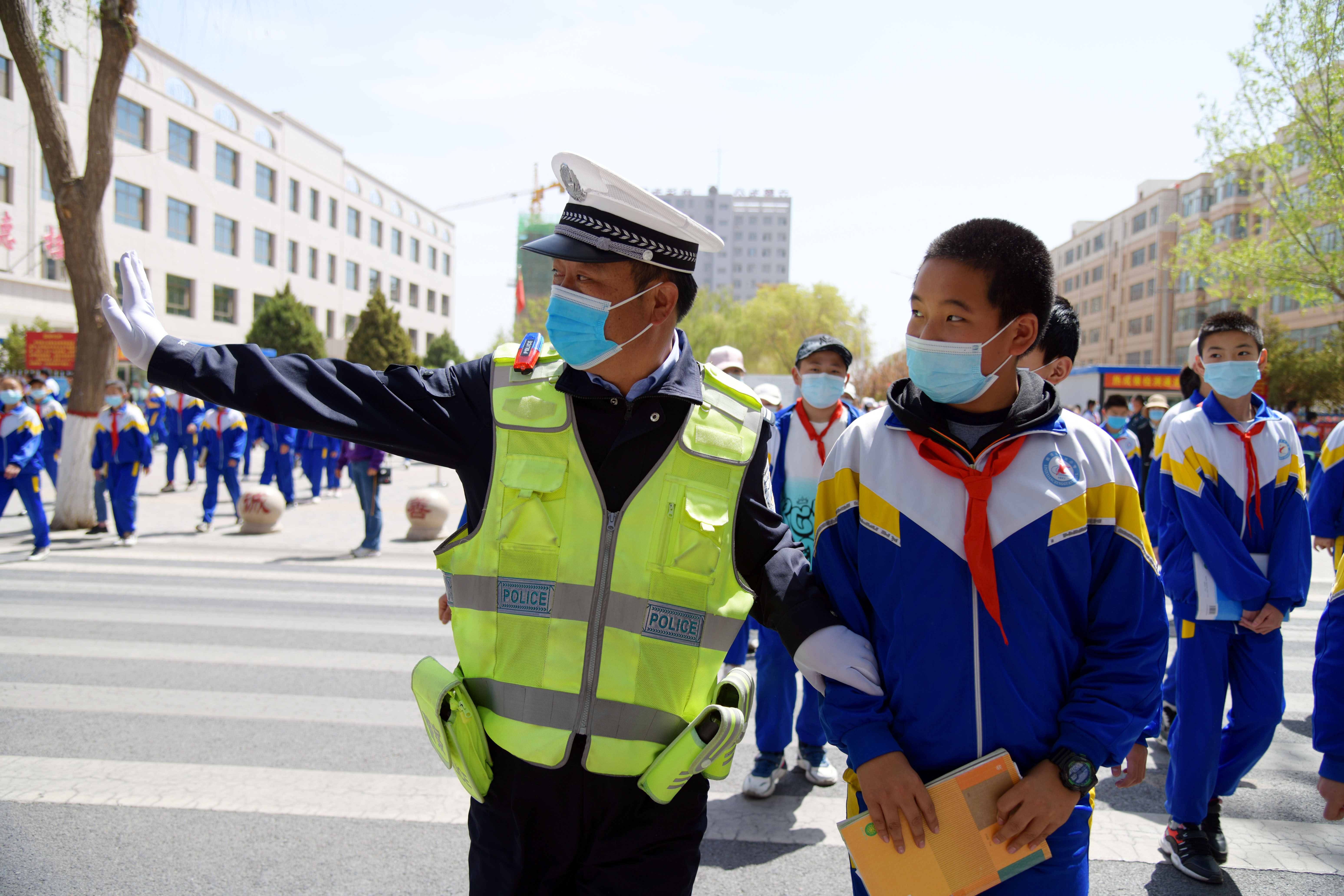 （AqYE）图片说明：站好护学岗 守护平(12703502)-20220426215819