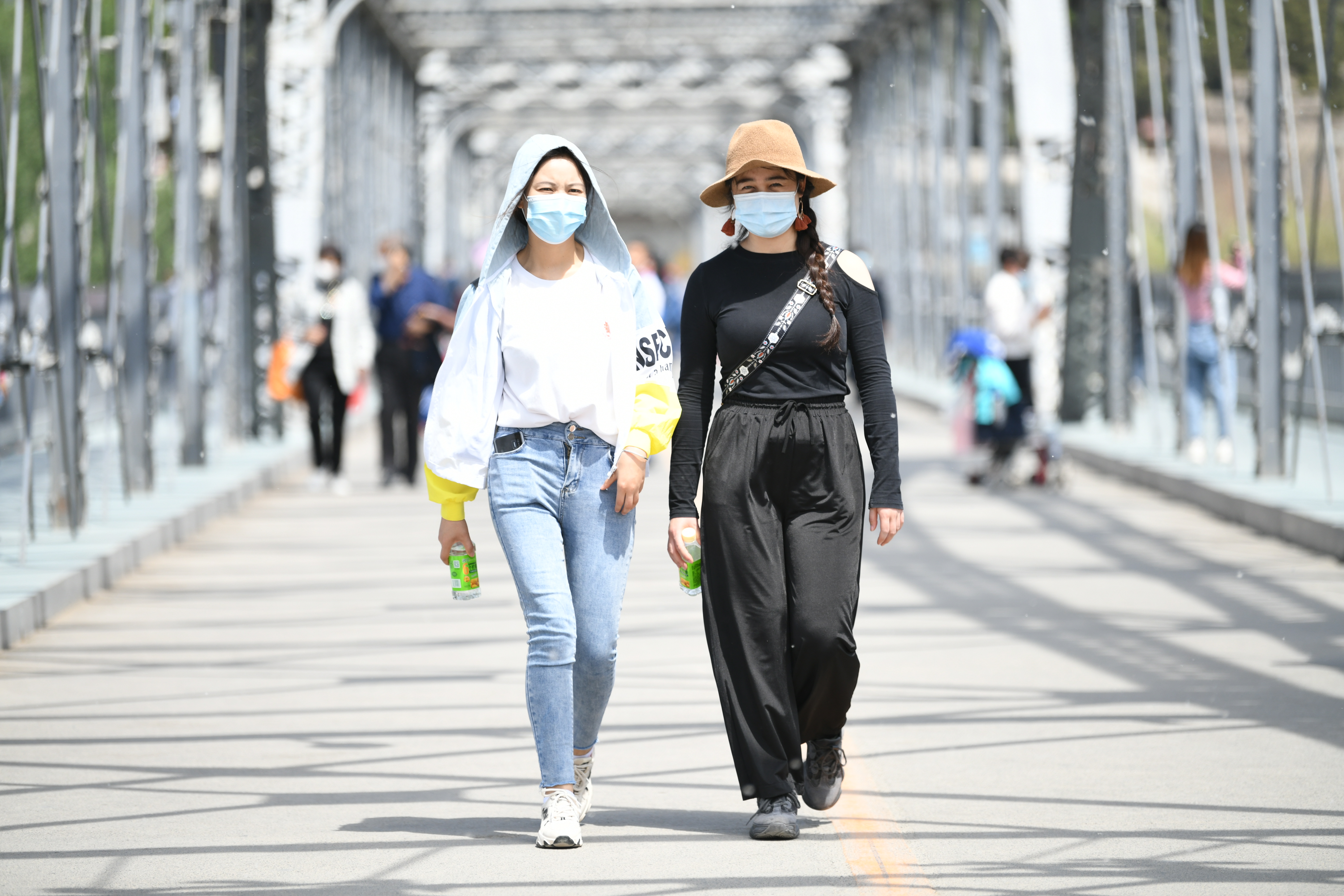 （QY）图片新闻2：兰州气温升高初夏感满(12781235)-20220426220324