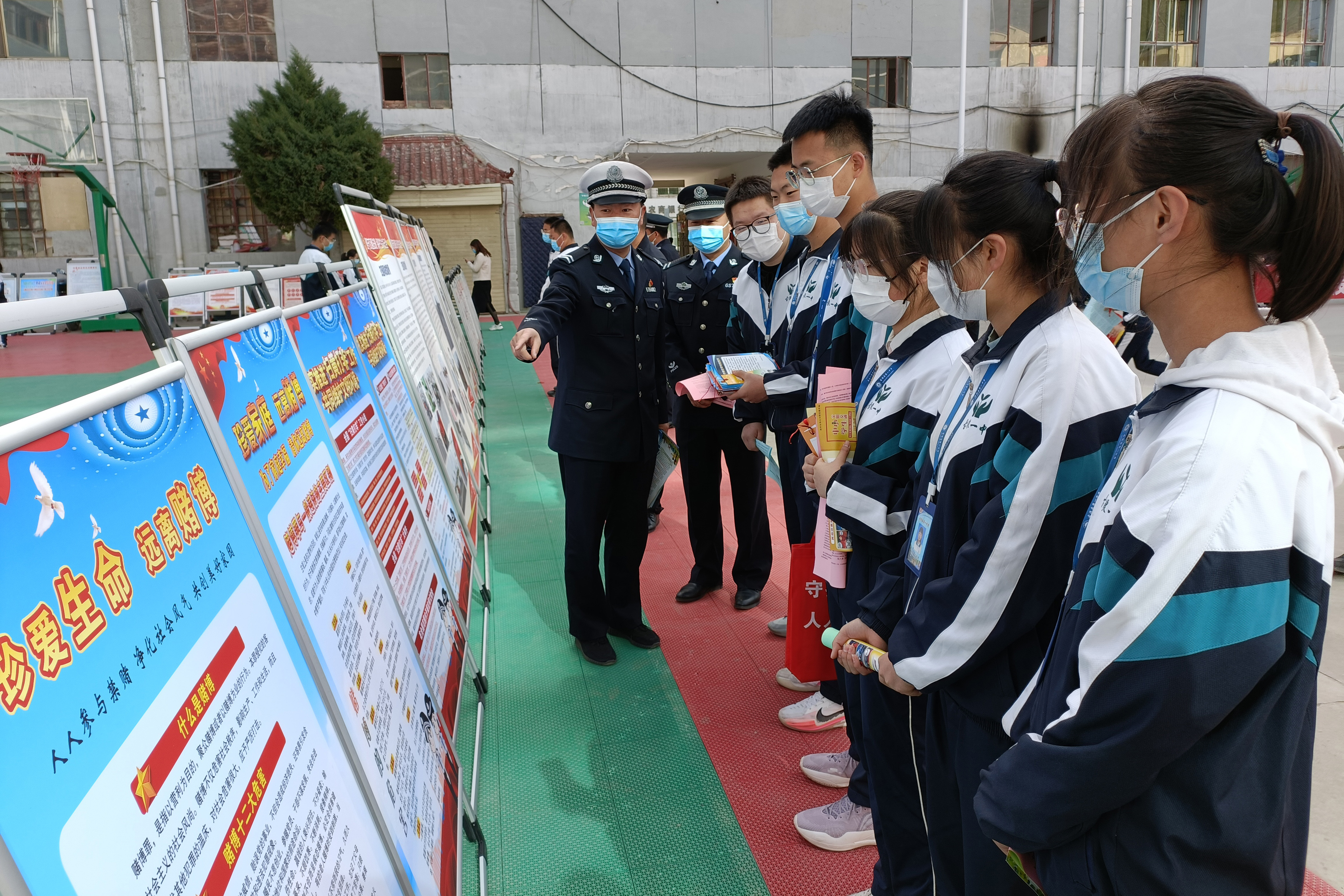 （Y，图片新闻）古浪公安多警种宣传促平安(12843874)-20220428211258