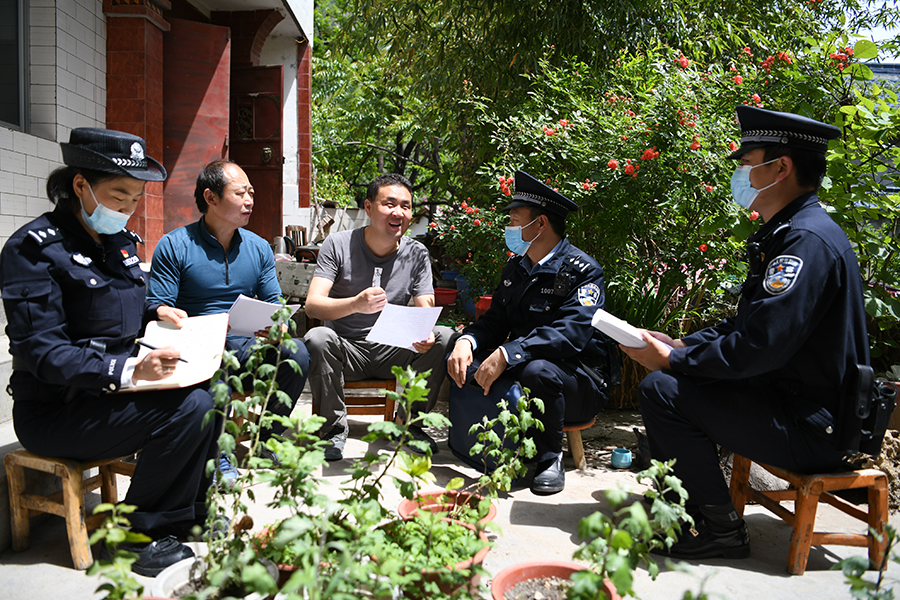 （wqYE）图片新闻：民警宣传民典法(13256632)-20220515190329