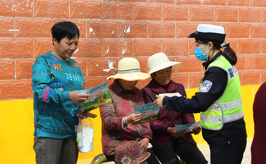 （wAqEY，配图）临洮交警交通安全进社(13592021)-20220529212430
