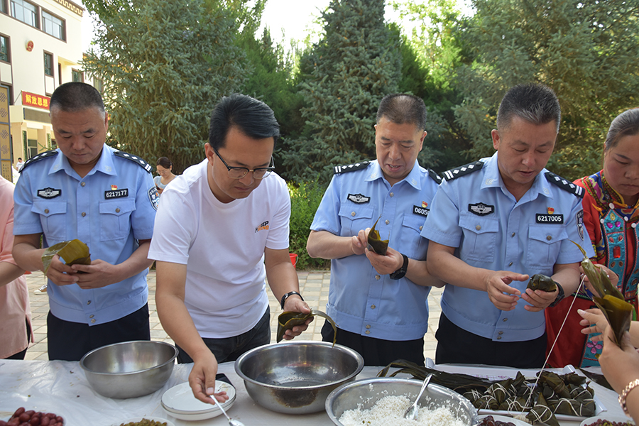 （wAqYE）（组图1）民族团结一家亲 (13868874)-20220602174227