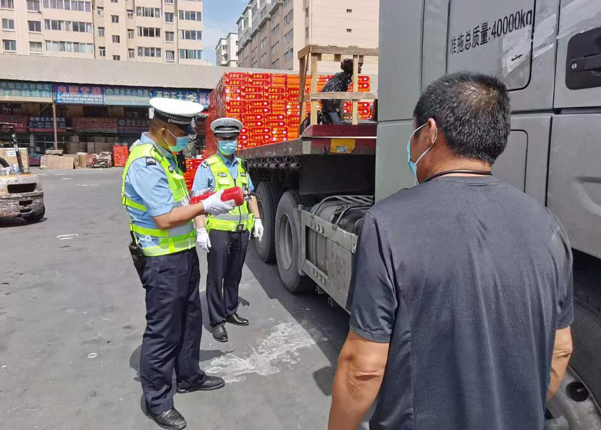 (wQY)（配图）东岗交警确保端午假期交(13908906)-20220603150730