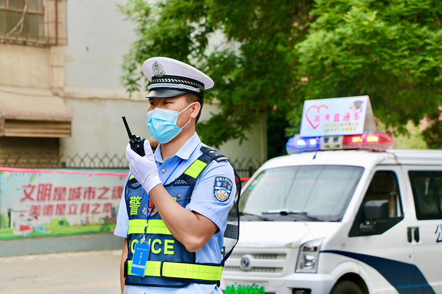 （wAqYE）（图片新闻）白银交警护航高(13979703)-20220608180506