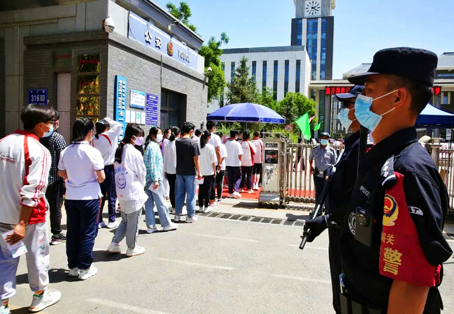 （wAQEY，图片新闻）嘉峪关公安全力护(14000390)-20220609162351