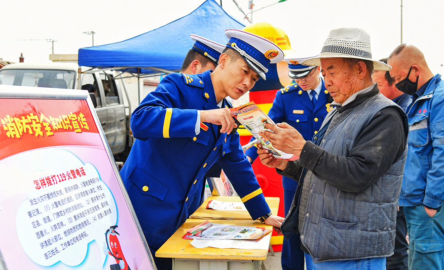 （Y，图片新闻）嘉峪关市集中开展安全宣传(14153191)-20220616152502