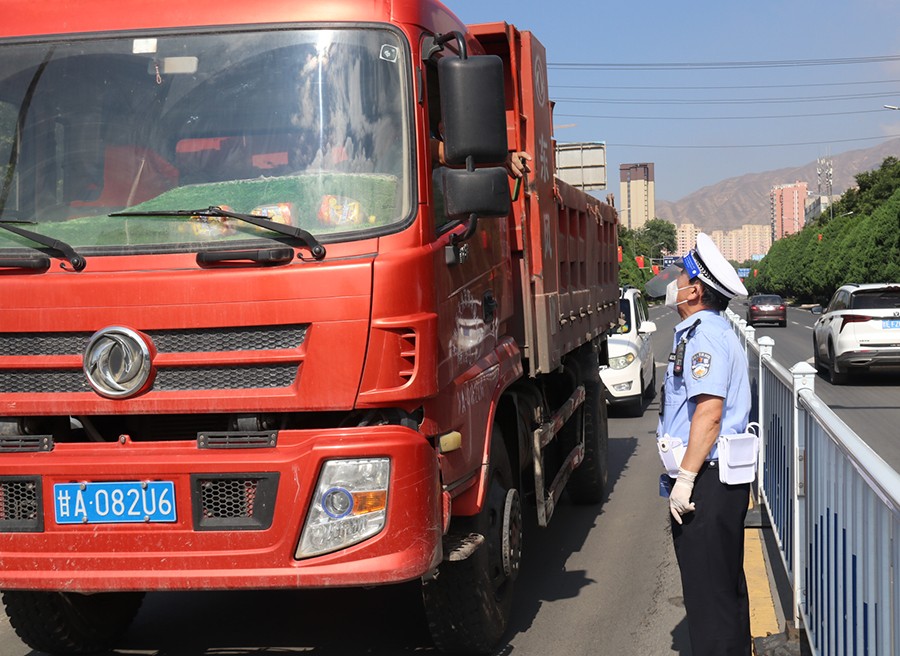 （WAQY，图片新闻）红古交警加强城区车(15056086)-20220719192749