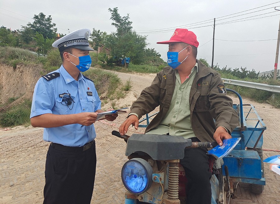 （qEY）（配图）龚家湾交警普法宣传进农(15474037)-20220812113134