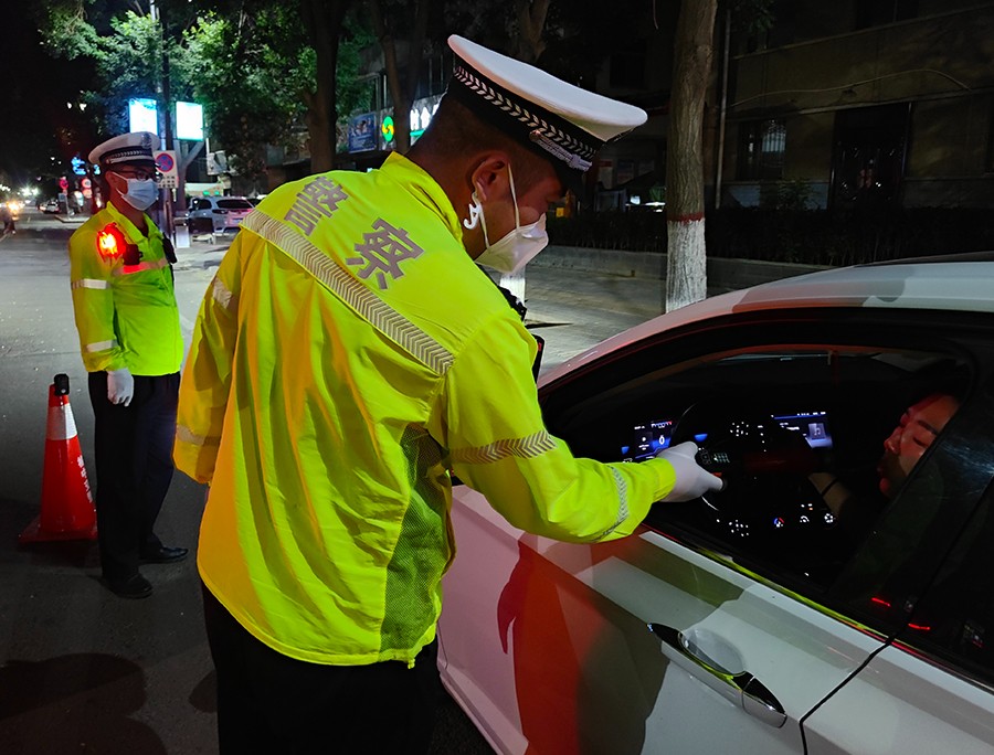 （图一已报用 AqEY）图片新闻2：夜查(15464930)-20220816172230