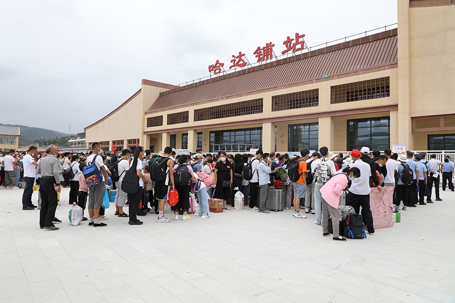 我省开出首趟动车组避险搬迁专列