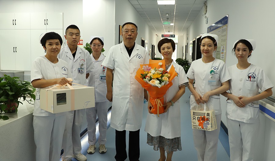 （wAqY）图片新闻2：中国医师节(15744891)-20220823145631