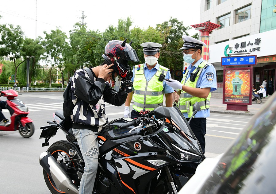 （AqEY）（图片新闻）临泽公安交警：严(15927983)-20220901152406