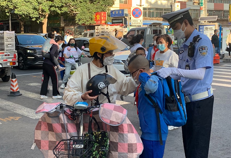 （qYE  图片新闻1：站好第一班“护学(16044857)-20220908103802