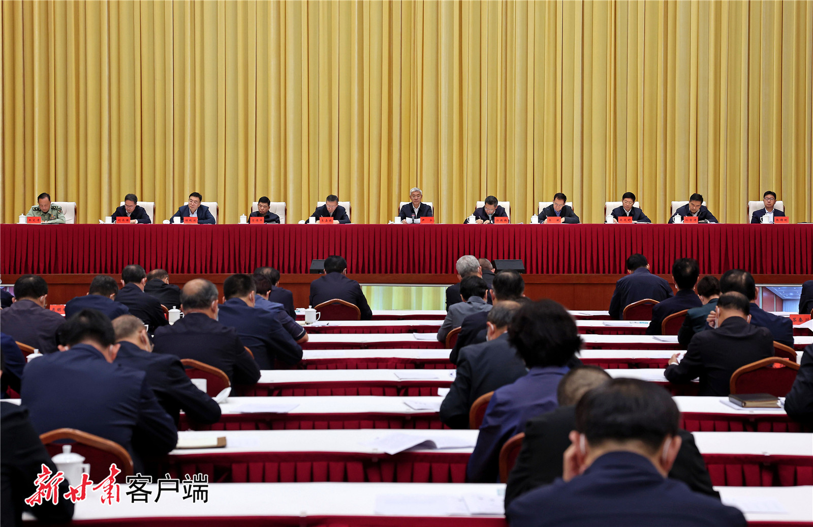 尹弘出席省委人大工作会议并讲话2