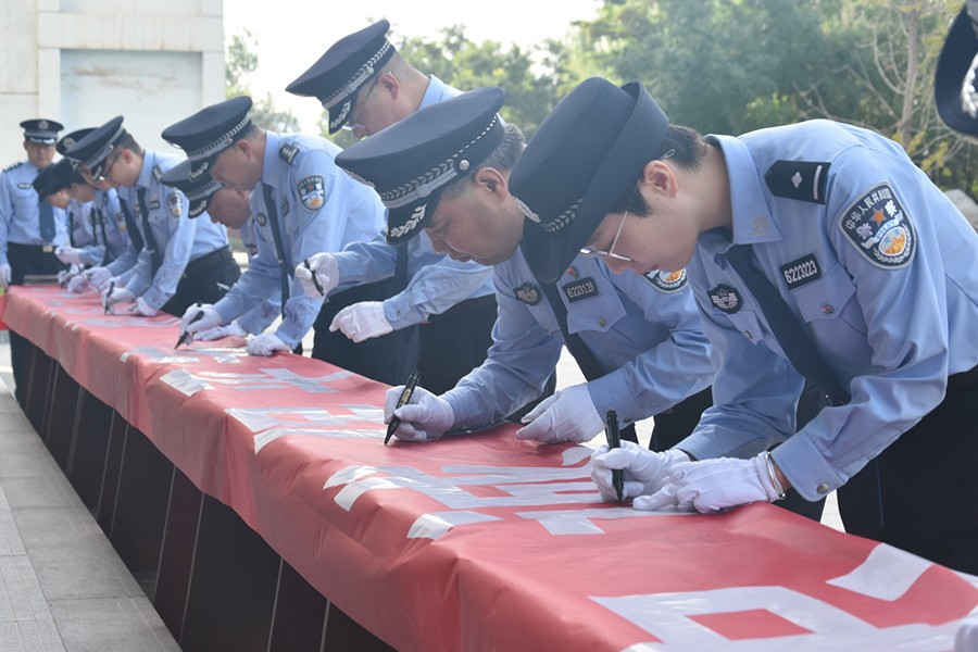 5版（AqYE，组图，司法周刊580期）(16344695)-20220920231641