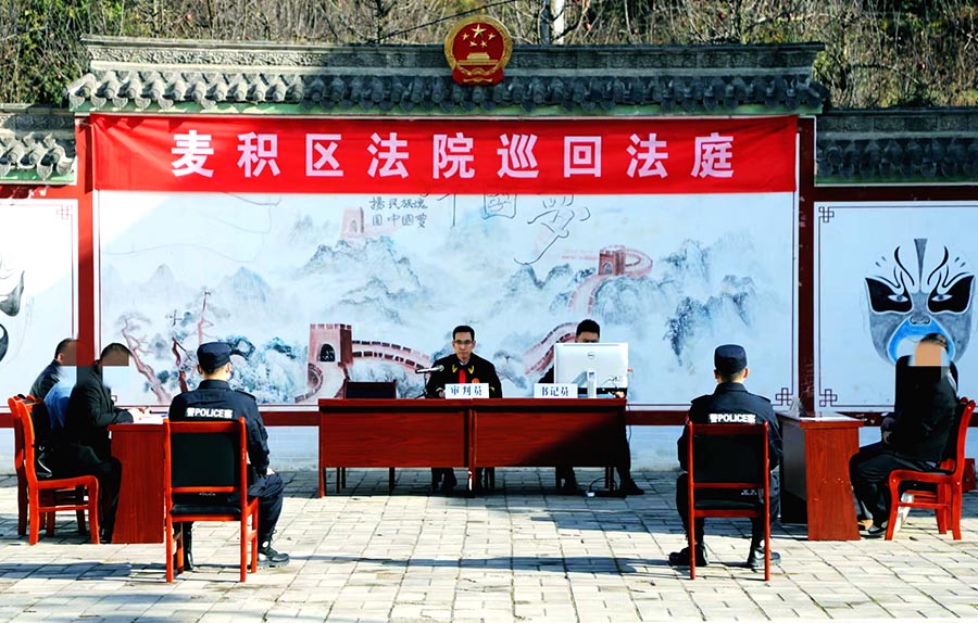 （EY，配图）巡回法庭进山村 调解建房纠(17334751)-20221022130404