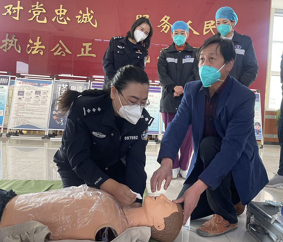 （WAQEY）图片新闻，民警开展急救训练(18116335)-20221118154609