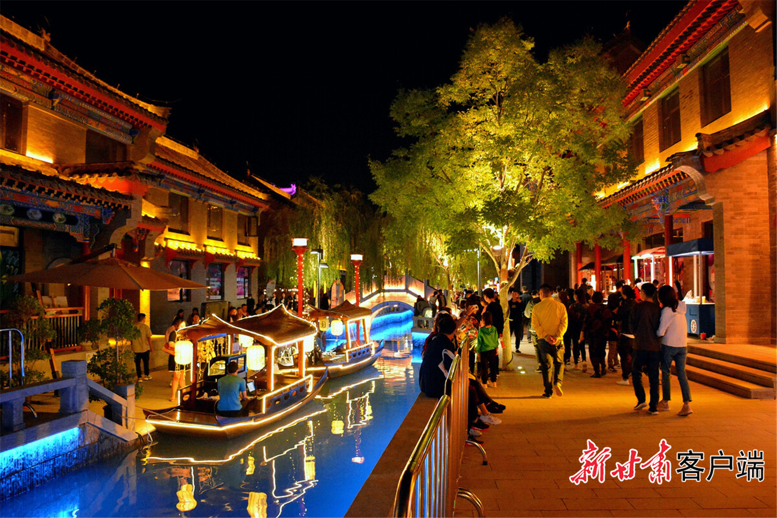 国家级夜间文化和旅游消费集聚区——兰州老街.jpg