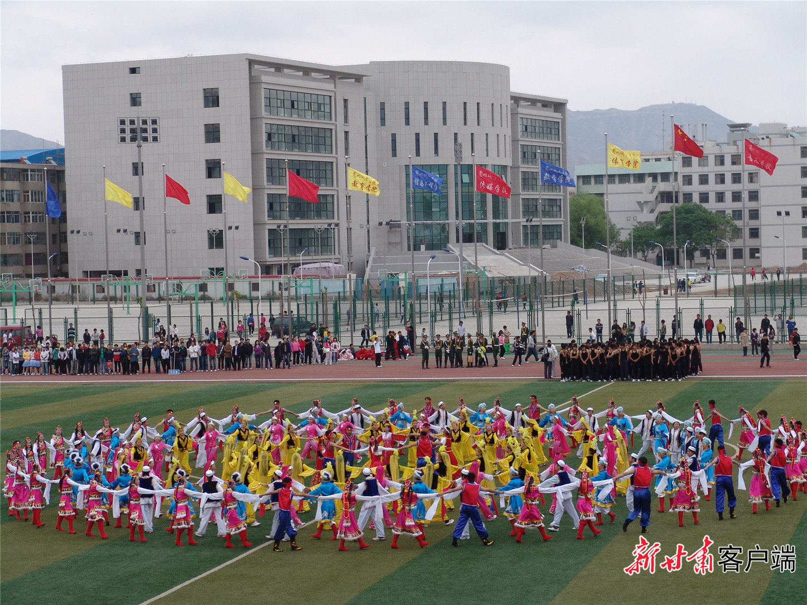 丰富多彩的校园文体活动。.jpg