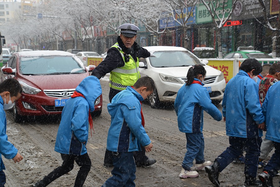(QEY)风雪中护学岗2(20061214)-20230215234756
