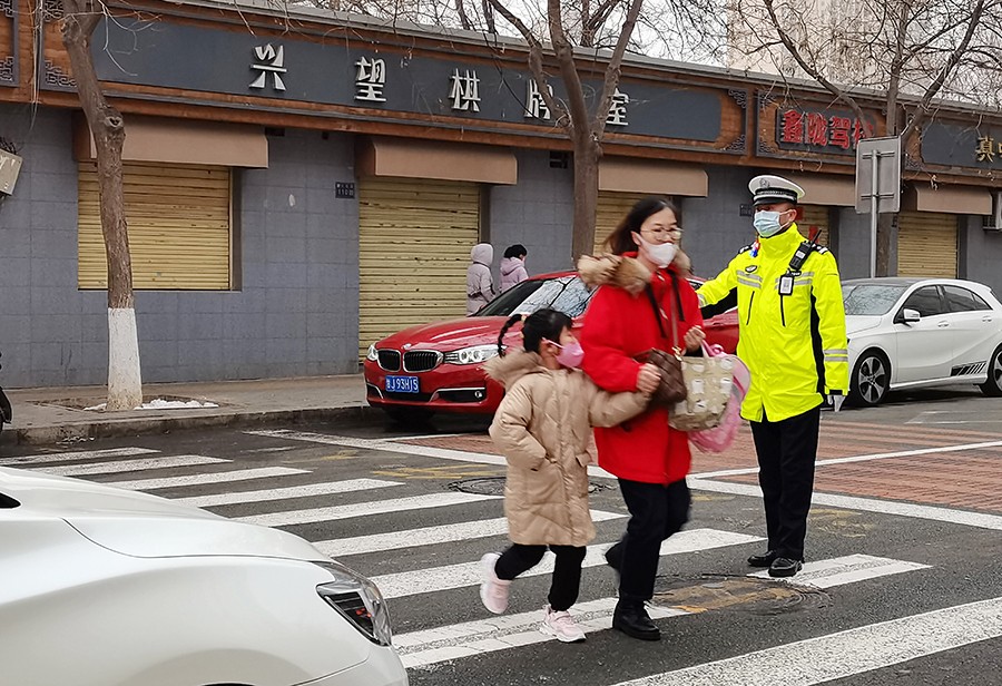 （AQEY配图）兰州公安交警 启动“护学(20110146)-20230216111345