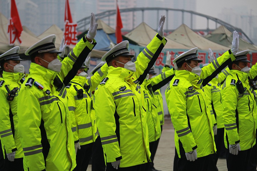 (AqeY)（配图）城关交警开展春季大练(20263334)-20230221192925