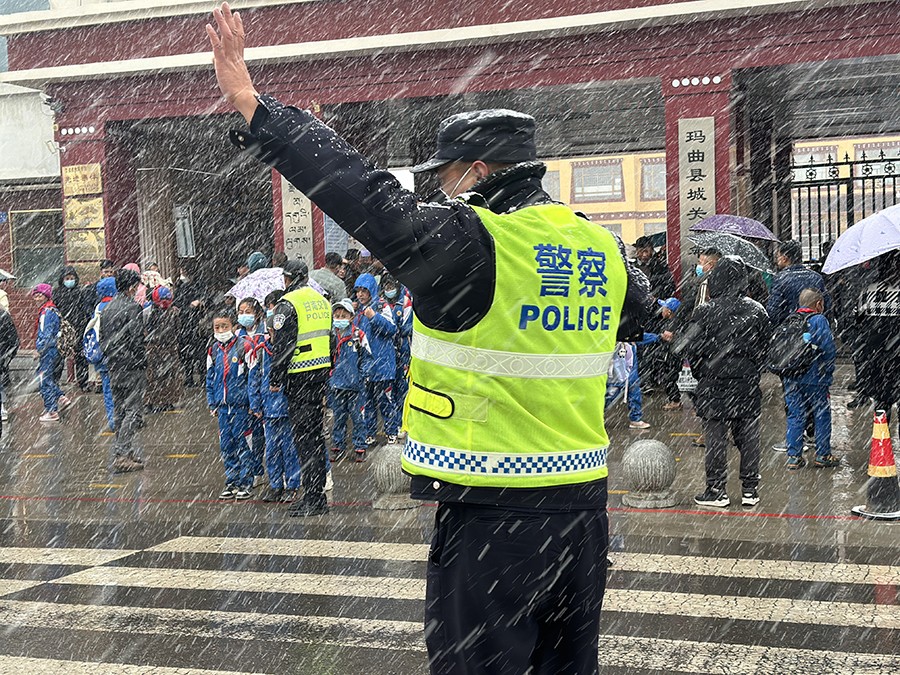 （WAqeY图片新闻）护学岗(20294760)-20230223105950