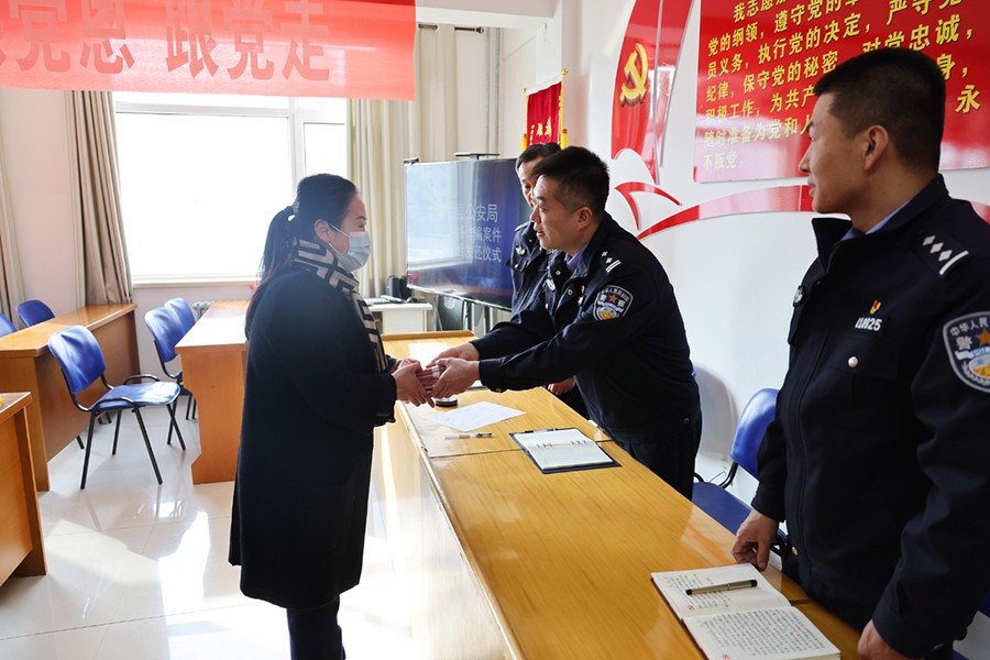 (WAQEY，配图；女士打码)皋兰公安返(20494464)-20230302172504