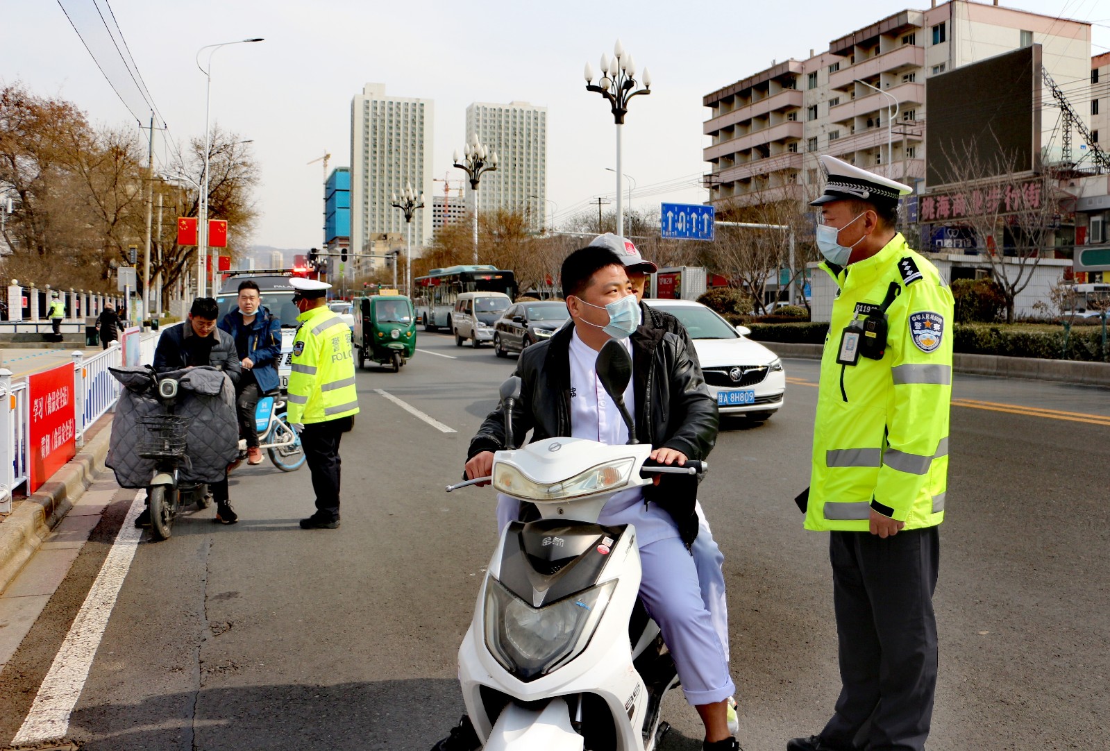 （AQeY 图片新闻）安宁交警整治非机动(20570485)-20230304164124