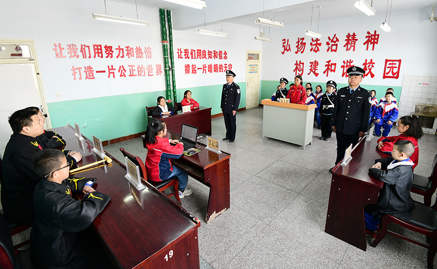 (WQEY)（图片新闻）走进模拟小法庭 (21214665)-20230319205756