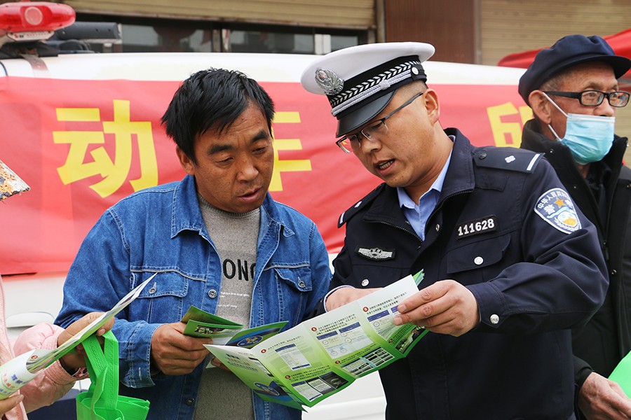 （AQEY图片新闻）“流动车管所”   (21359078)-20230324113149