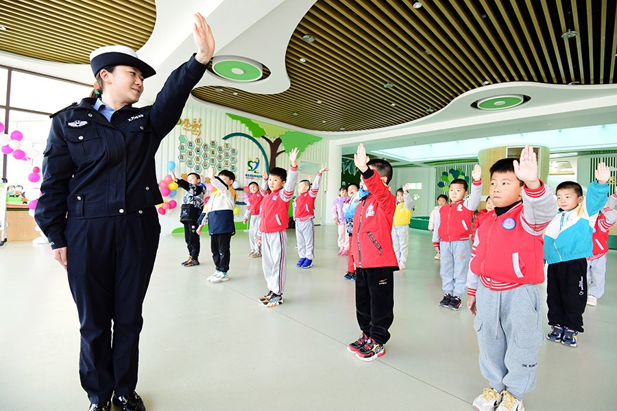 （AQeY图片新闻）交通安全宣传进校园(21328969)-20230324115203