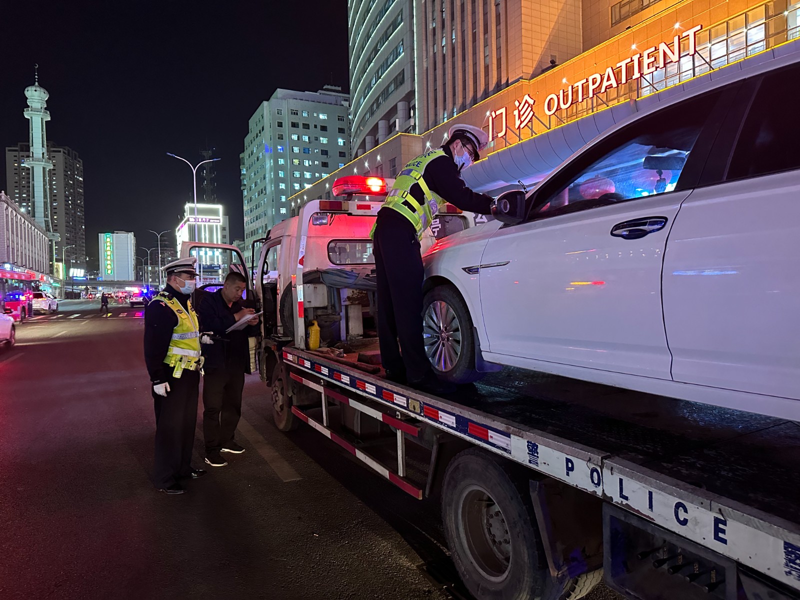 （WAQEY，图片新闻）城关交警开展违停(21494839)-20230330221439