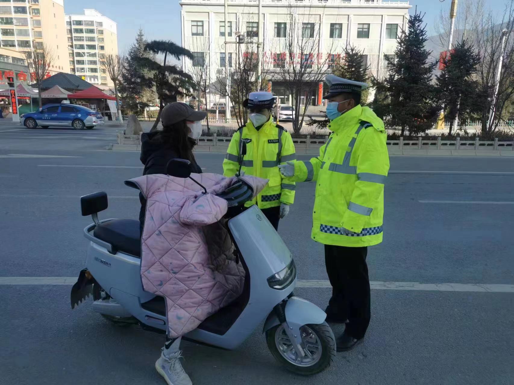 WAQYE(图片新闻)岷县公安交警春季守(21764155)-20230412153049