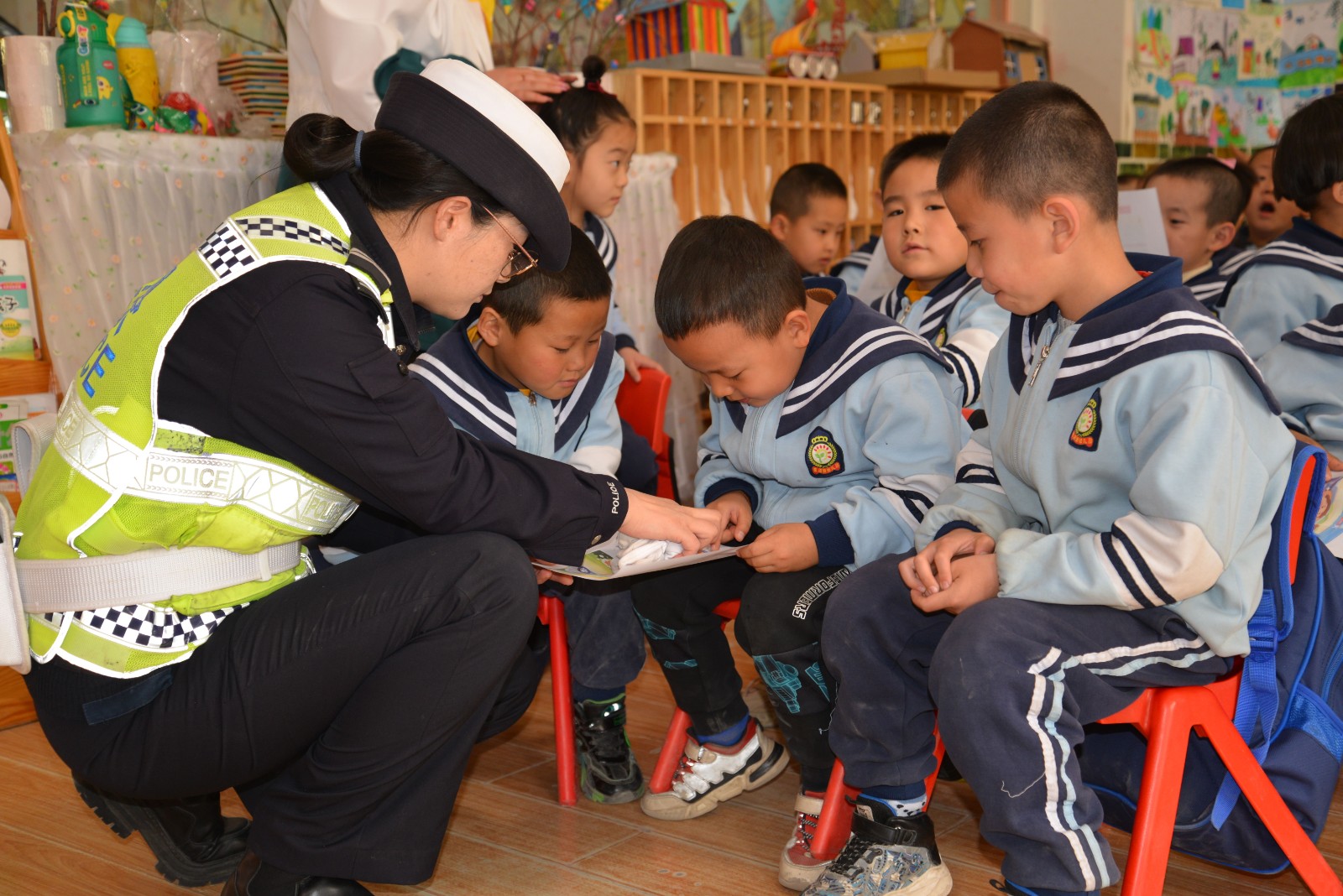 (AQEY)图片新闻：交警进校园 交规入(21786927)-20230412170612
