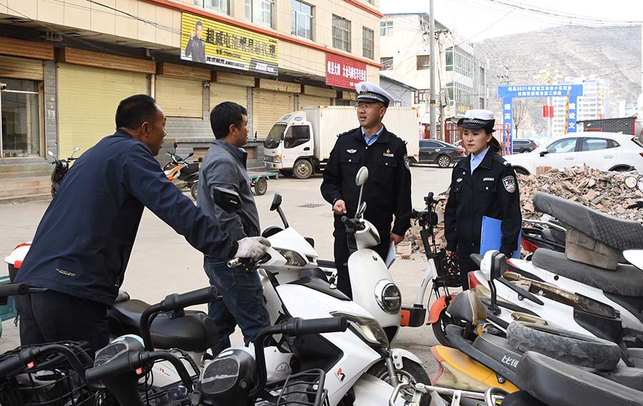 QYE(图片新闻 )岷县交警开展春季守护(21767016)-20230413103353