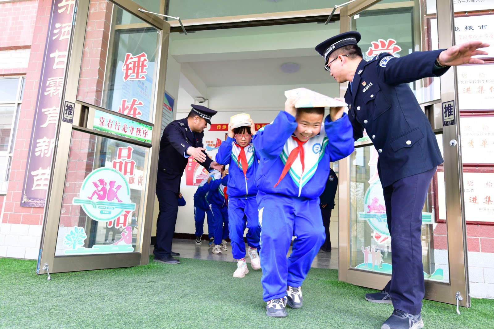（AQE图片新闻 组图2）国家安全宣传教(21820143)-20230414102849